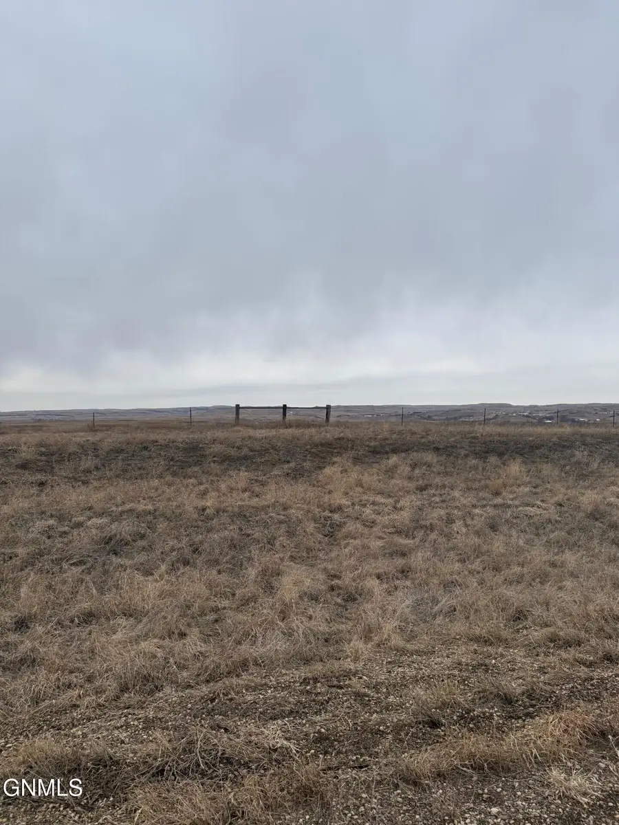 724 Labrador Drive, Mandan, ND 58554 - #2