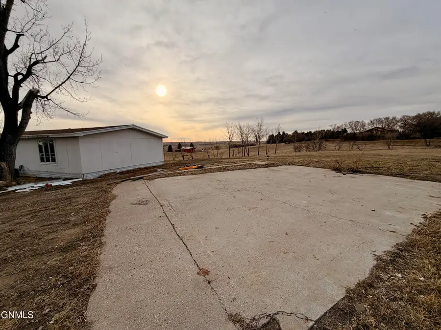 91 75th Street, Williston, ND 58801 - #3