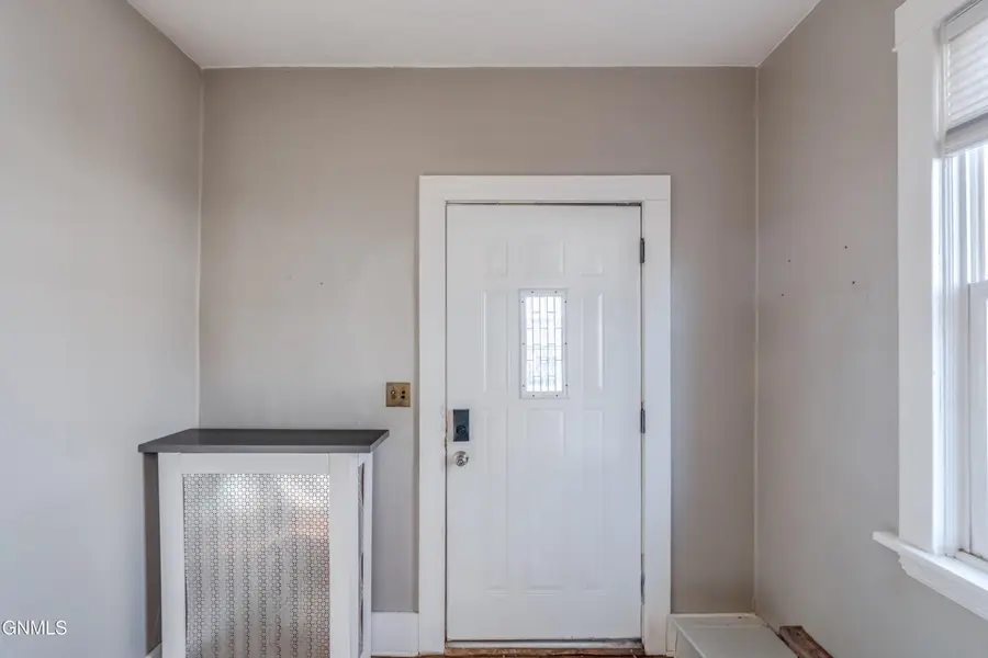 110 2nd Street Nw, Mandan, ND 58554 - #2