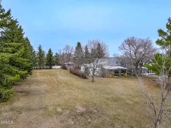 272 & 273 Blacktail Drive, Williston, ND 58801