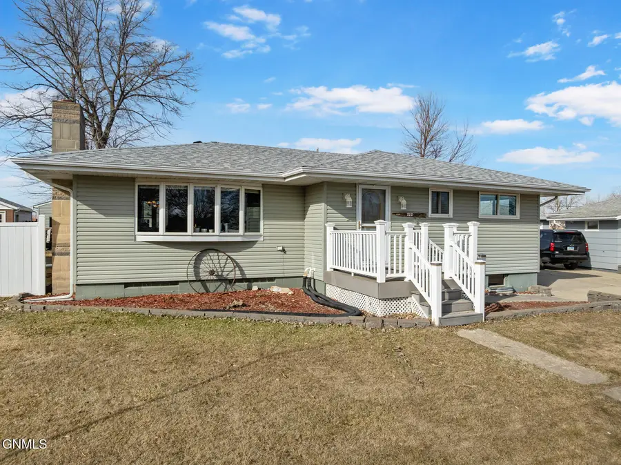 222 5th Street Nw, Tioga, ND 58852 - #2