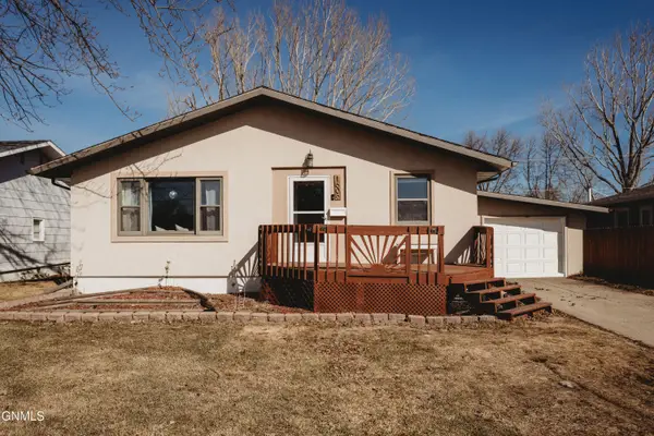 1606 5th Avenue Ne, Jamestown, ND 58401