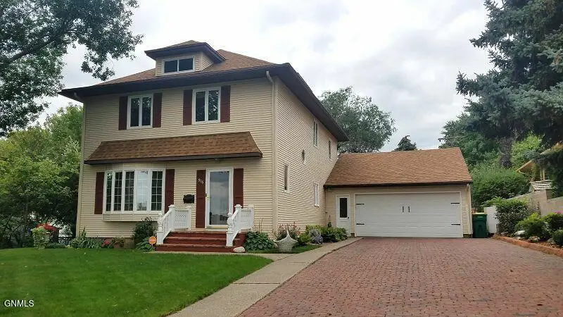 916 Anderson Street, Bismarck, ND 58501 - #1