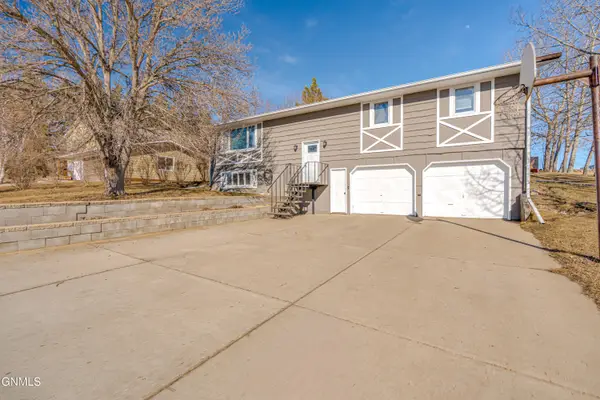 123 Wilcox Avenue, Center, ND 58530