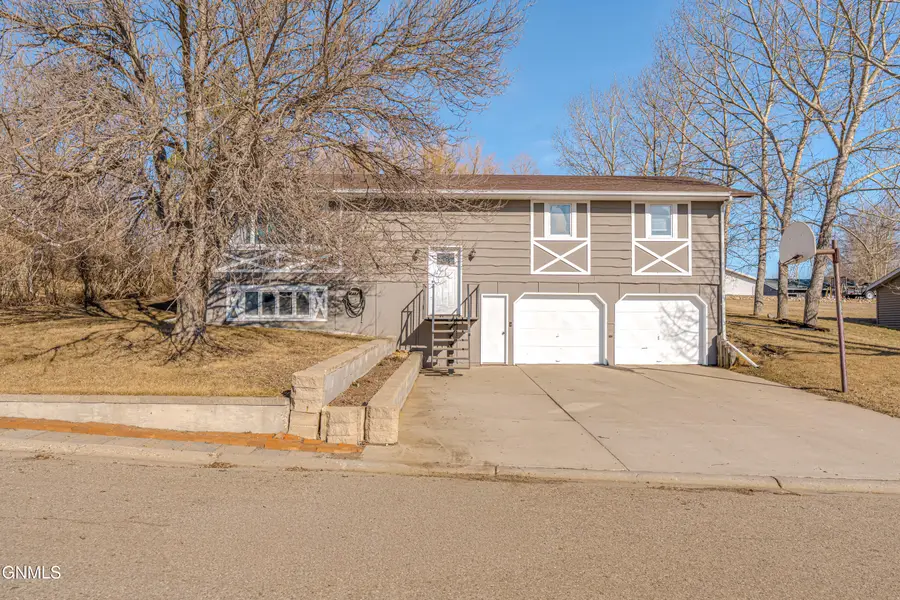 123 Wilcox Avenue, Center, ND 58530 - #3