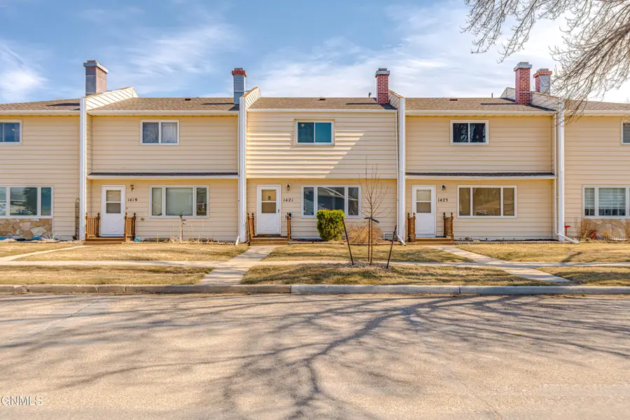 1421 Eastwood Street, Bismarck, ND 58504 - #2