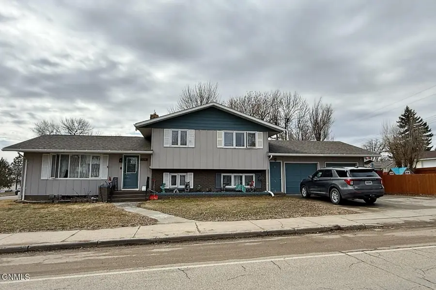 504 11th Street E, Williston, ND 58801 - #2