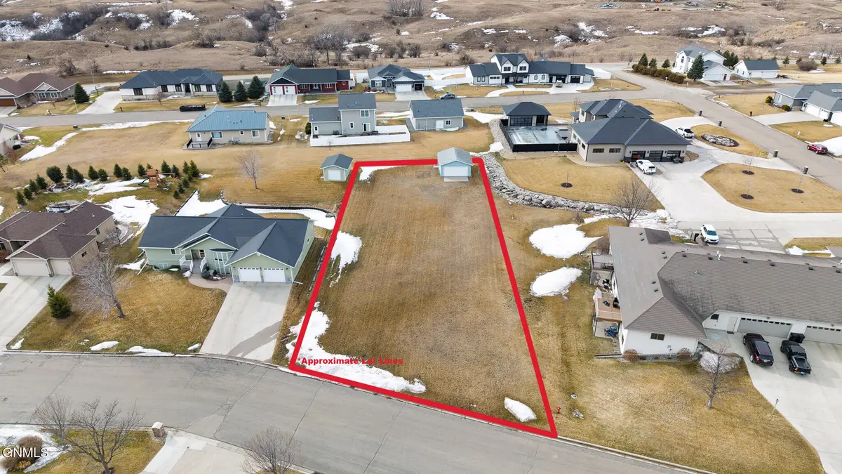 813 8th Avenue Nw, Valley City, ND 58072 - #1