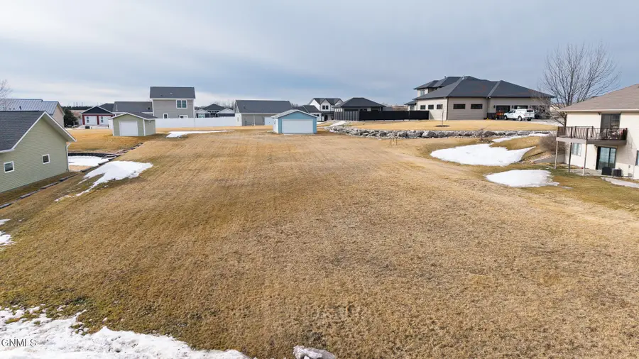 813 8th Avenue Nw, Valley City, ND 58072 - #2