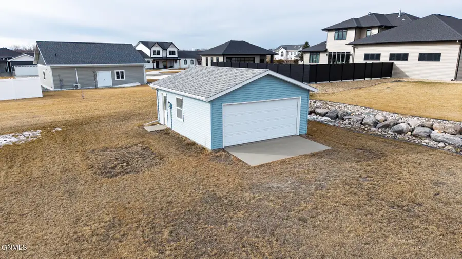 813 8th Avenue Nw, Valley City, ND 58072 - #3