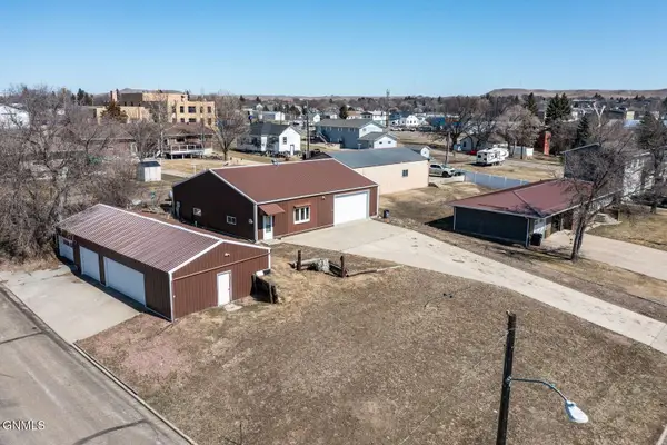 412 W Sampson Avenue, Linton, ND 58552