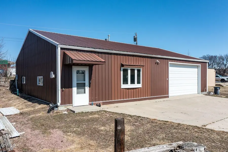 412 W Sampson Avenue, Linton, ND 58552 - #3