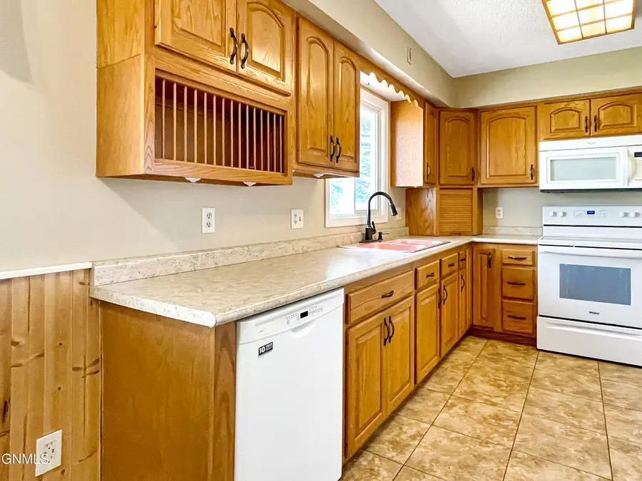 140 2nd Street N, Carrington, ND 58421 - #3