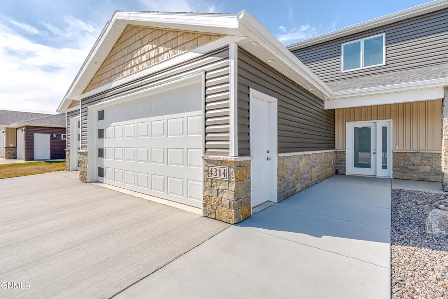 4314 Downing Street, Bismarck, ND 58504 - #2