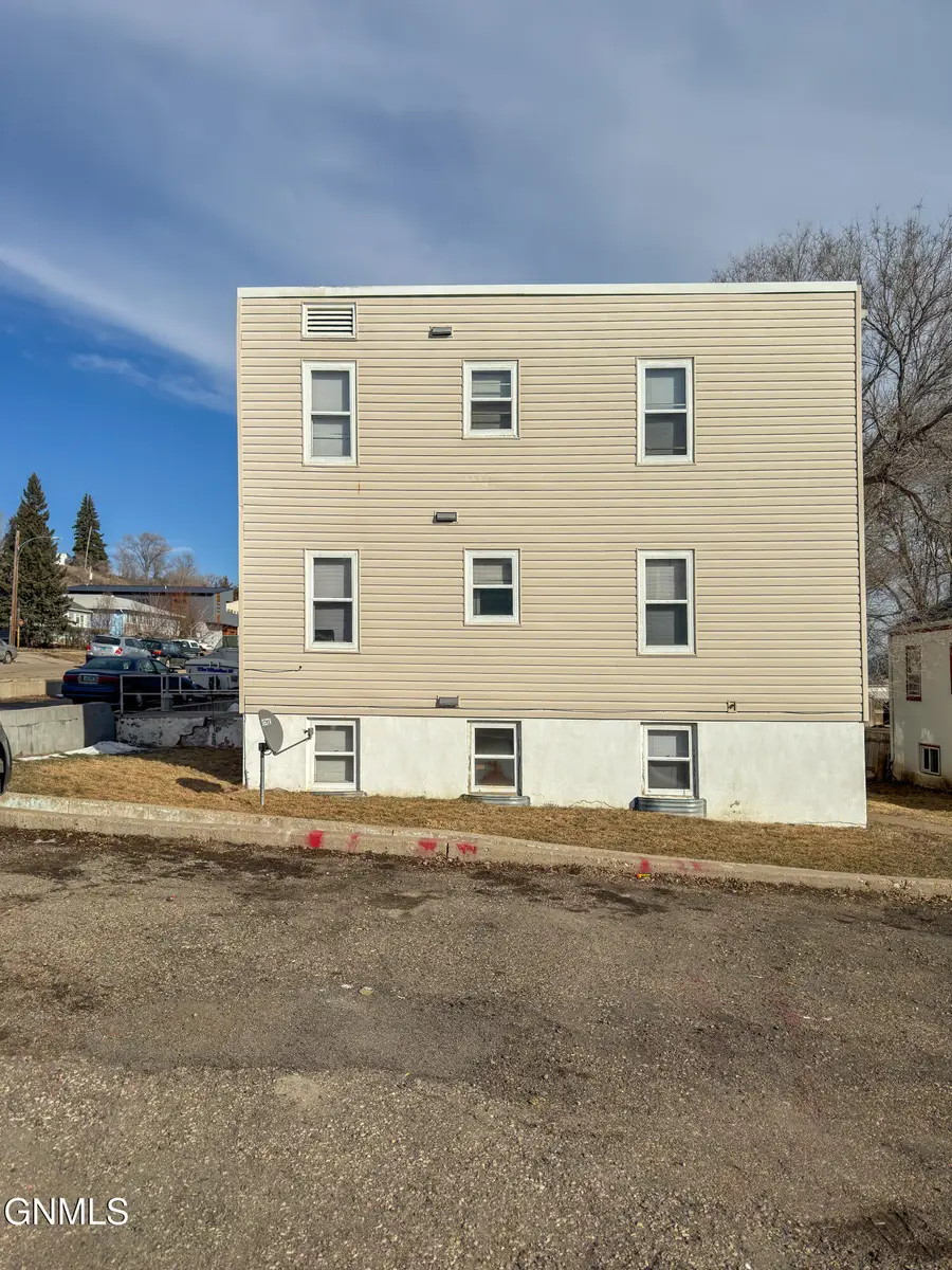 1009 2nd Street Nw, Mandan, ND 58554 - #2