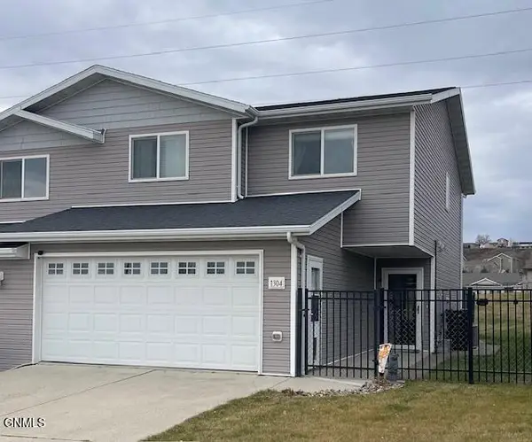 1304 Sorrento Circle, Bismarck, ND 58501