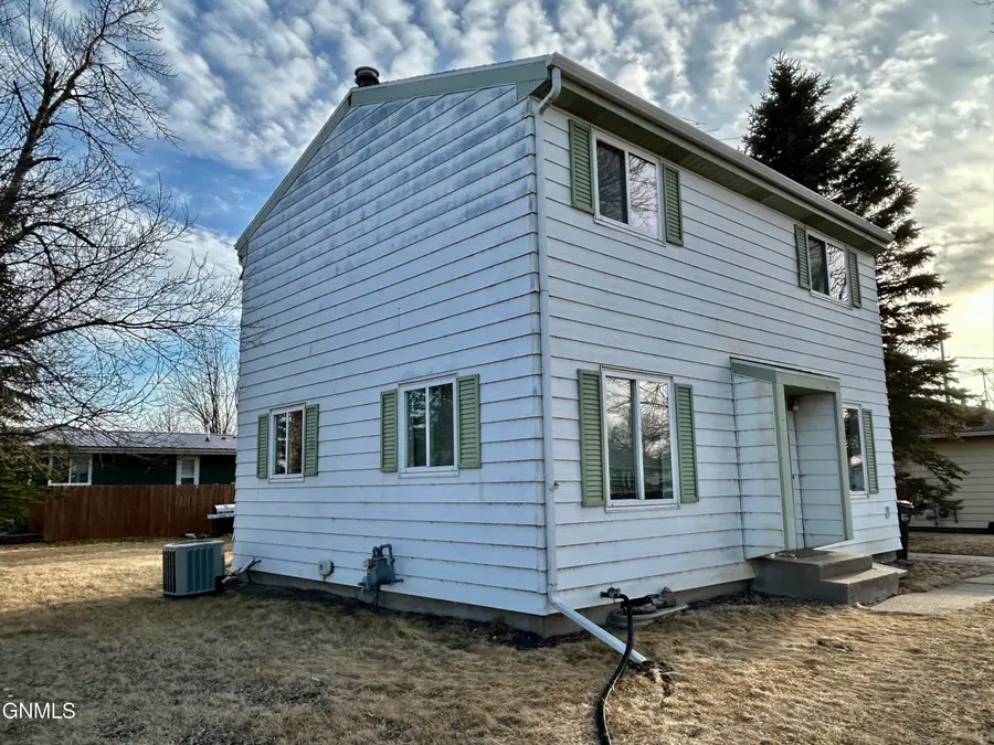 856 6th Street Se, Valley City, ND 58072 - #2