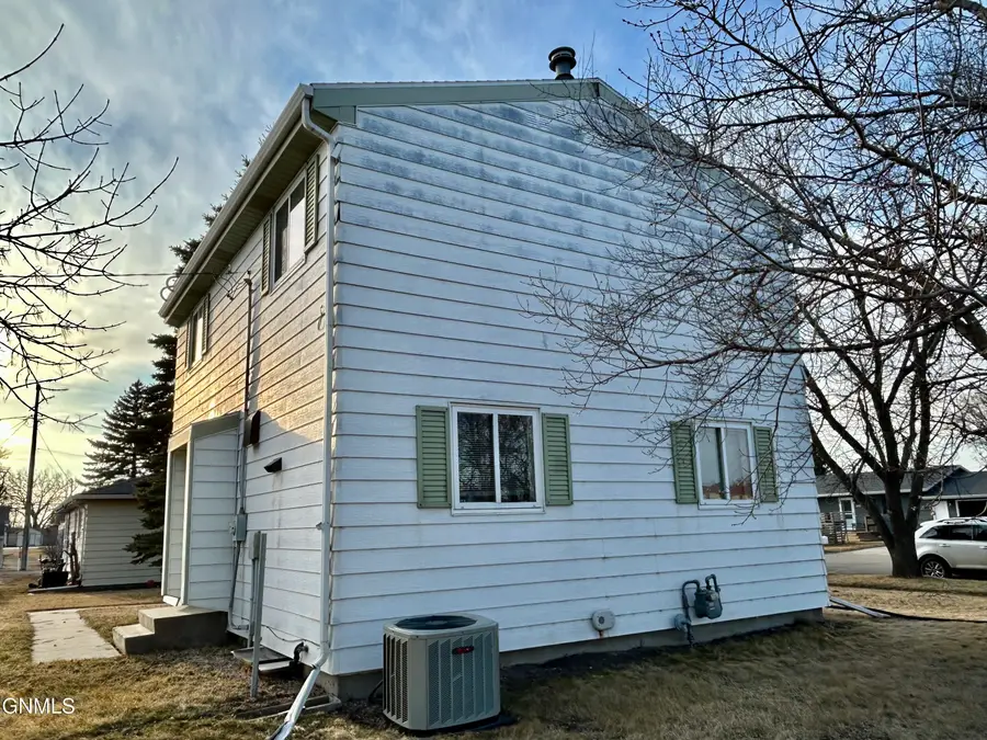 856 6th Street Se, Valley City, ND 58072 - #3