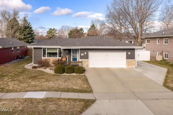 1624 Columbia Drive, Bismarck, ND 58504