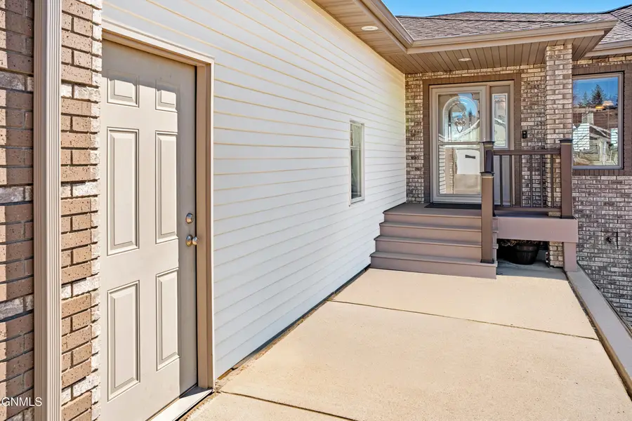 3101 Sleepy Hollow Loop, Bismarck, ND 58501 - #3