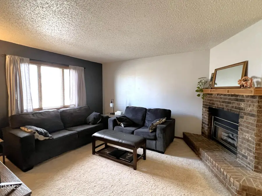 2877 Warwick Loop #D, Bismarck, ND 58504 - #3