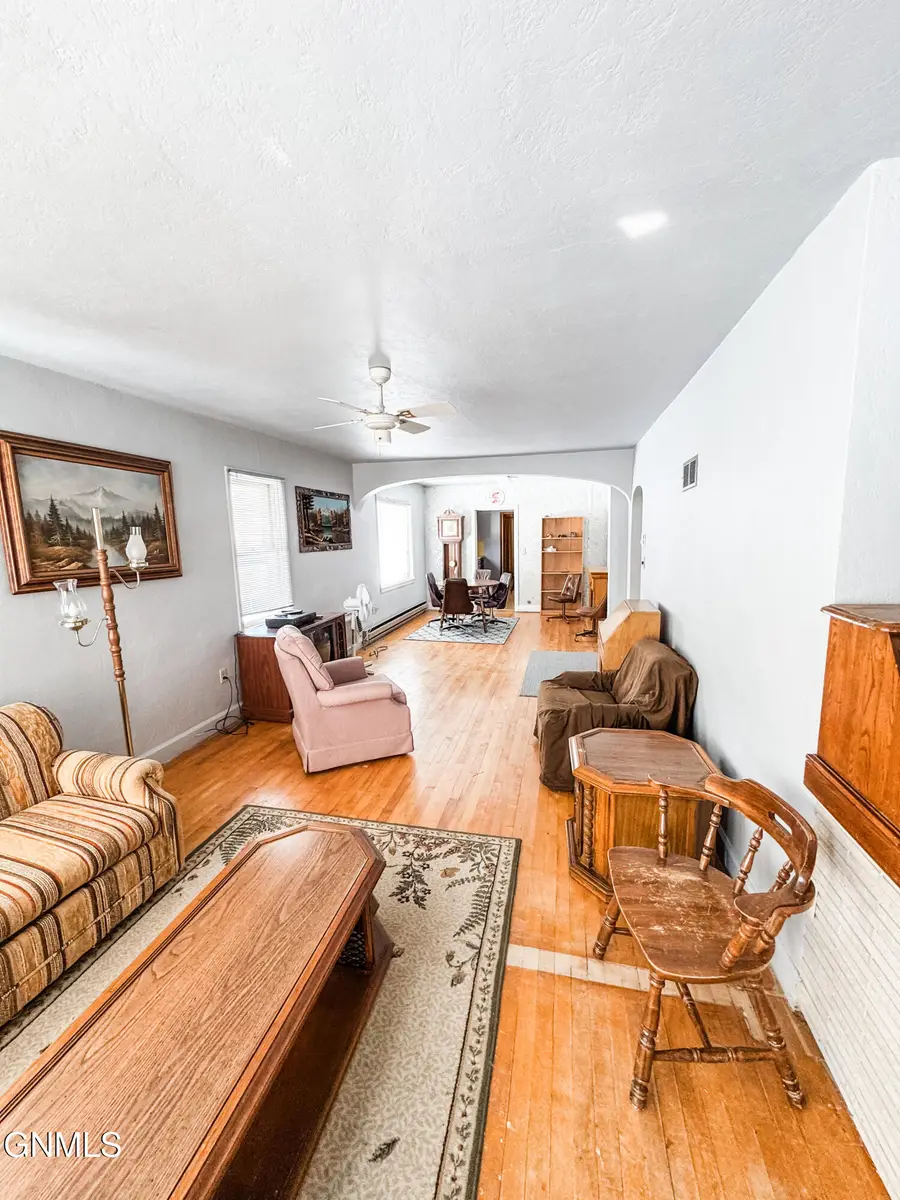 209 5th Avenue Se, Crosby, ND 58730 - #2