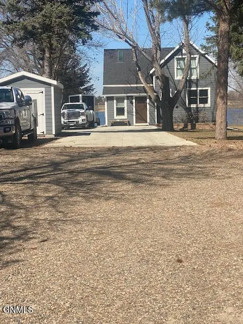8 Patterson Lake Drive, Dickinson, ND 58601