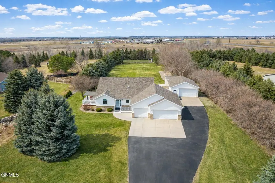 5292 Apple Creek Drive, Bismarck, ND 58504 - #2