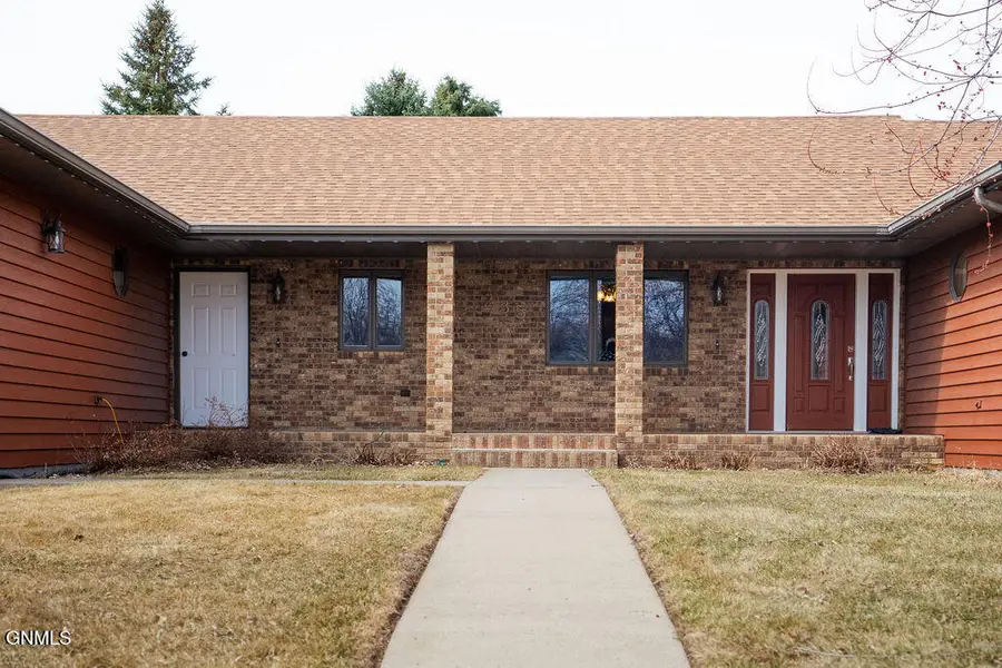 235 20th Avenue Ne, Jamestown, ND 58401 - #2