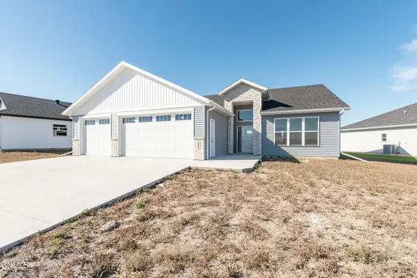 5906 Theodore Lane, Bismarck, ND 58503