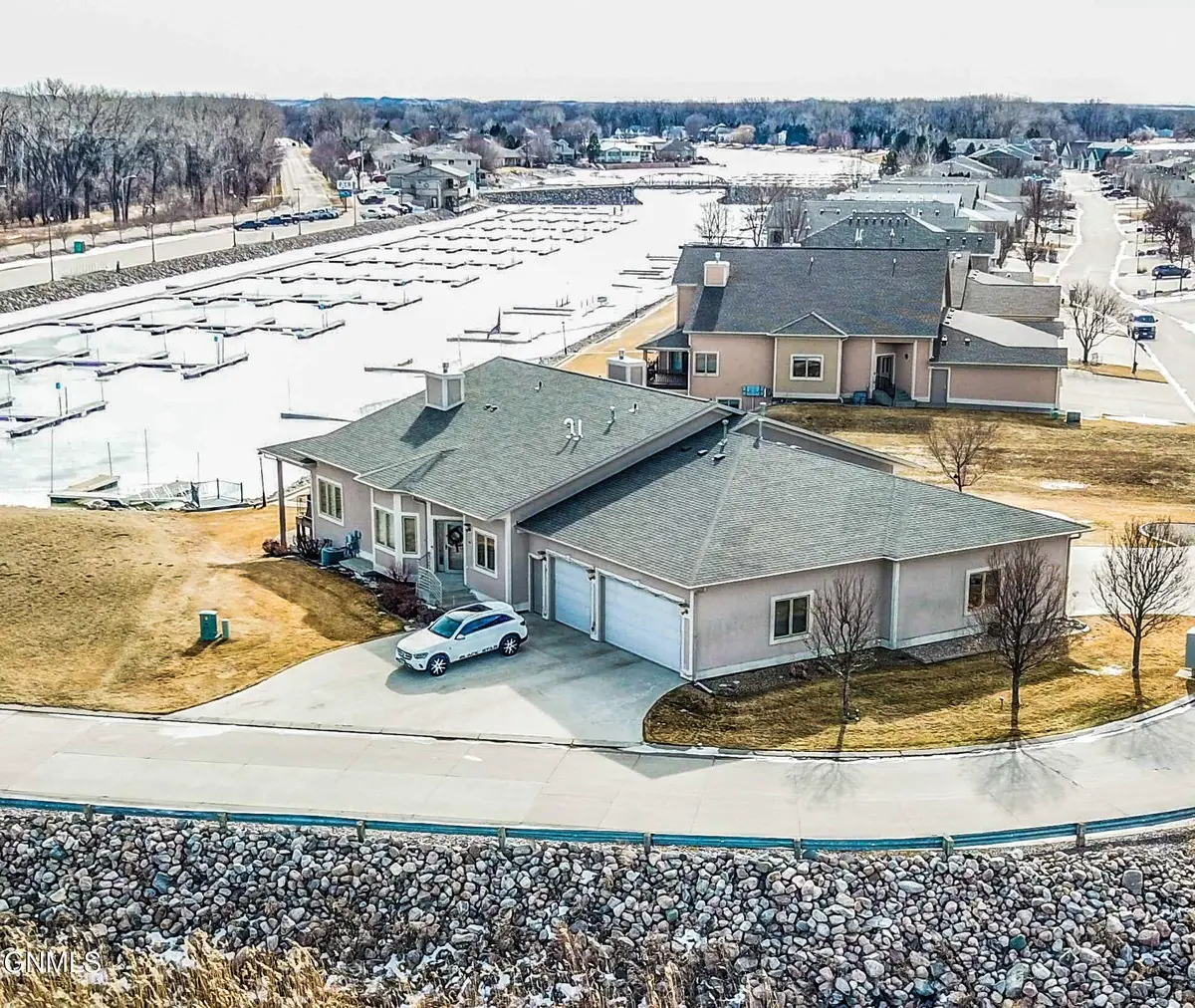 905 Southport Loop, Bismarck, ND 58504 - #1