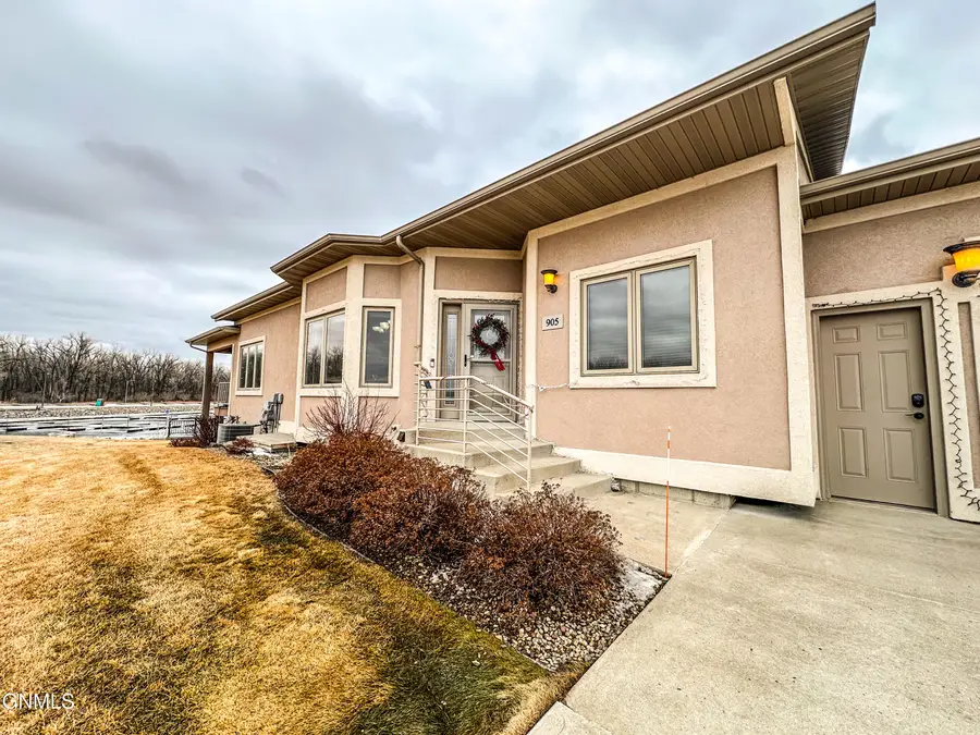 905 Southport Loop, Bismarck, ND 58504 - #2