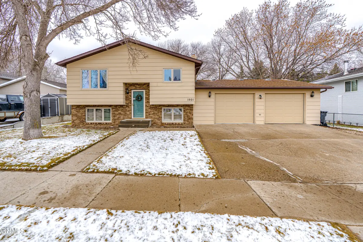 1905 10th Avenue Se, Mandan, ND 58554 - #1