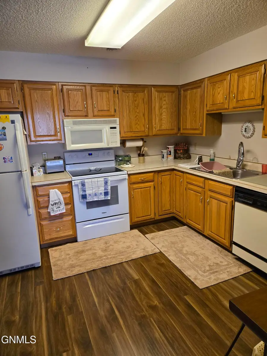 2635 Gateway Avenue #5, Bismarck, ND 58503 - #3