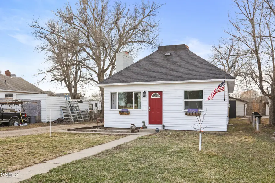 1509 4th Avenue W, Williston, ND 58801 - #2