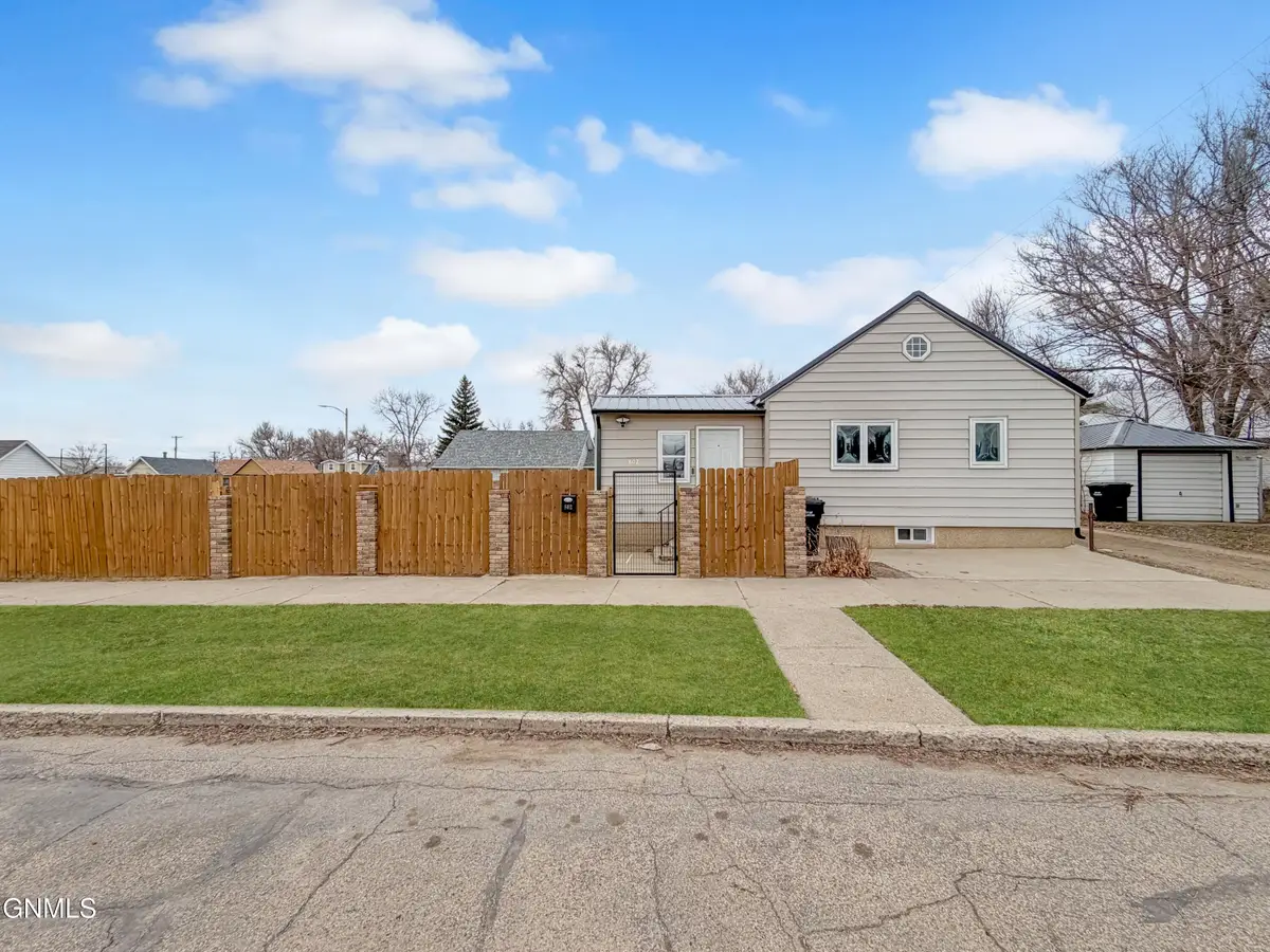 802 Broadway W, Williston, ND 58801 - #1