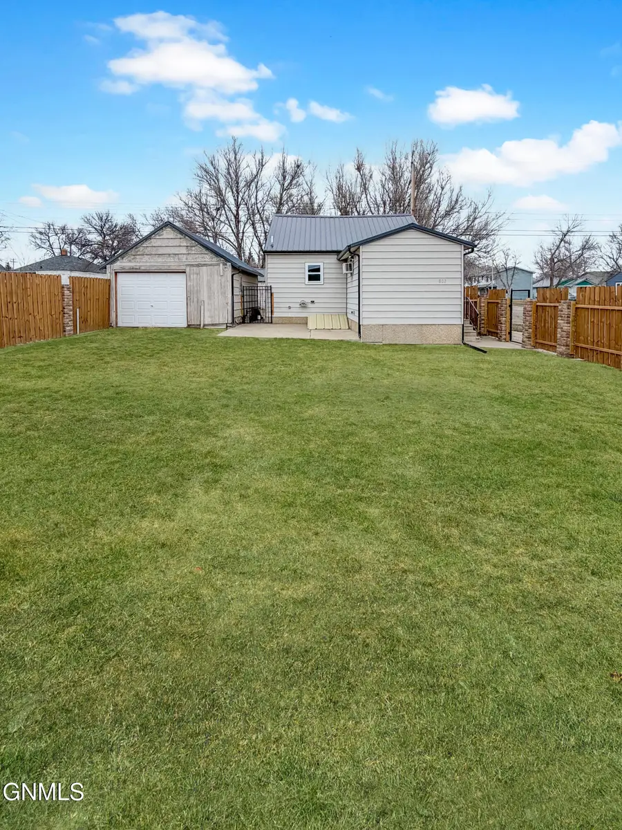 802 Broadway W, Williston, ND 58801 - #2