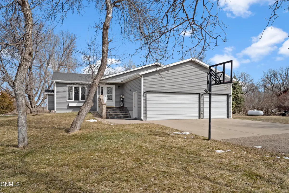 5800 Lariat Loop, Bismarck, ND 58503 - #1