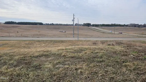 810 Cobblestone Loop Sw, Mandan, ND 58554