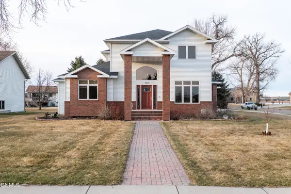 4912 Inlet Bay Drive Se, Mandan, ND 58554