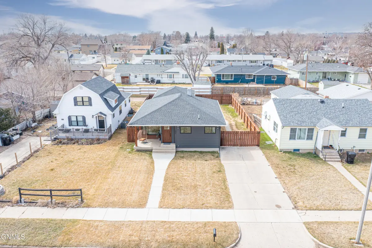 1525 4th Avenue W, Williston, ND 58801 - #1