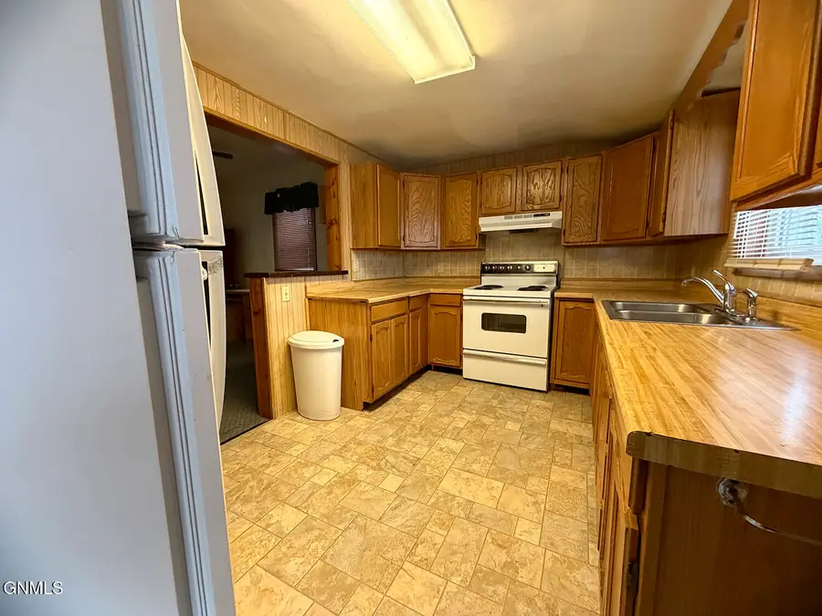 401 7th Avenue Se, Jamestown, ND 58401 - #2