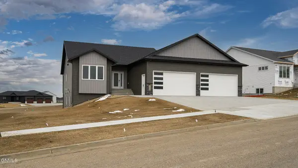 2003 Antler Avenue, Bismarck, ND 58503