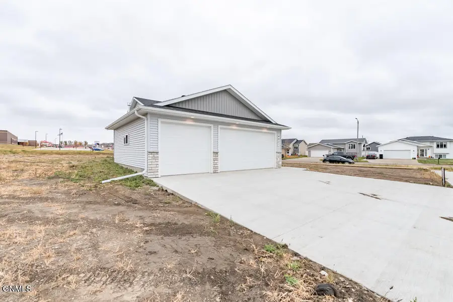 4021 Amari Loop Nw, Mandan, ND 58554 - #2