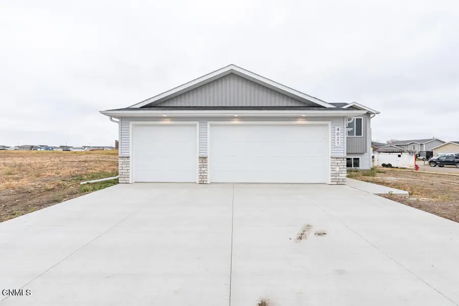 4021 Amari Loop Nw, Mandan, ND 58554 - #3