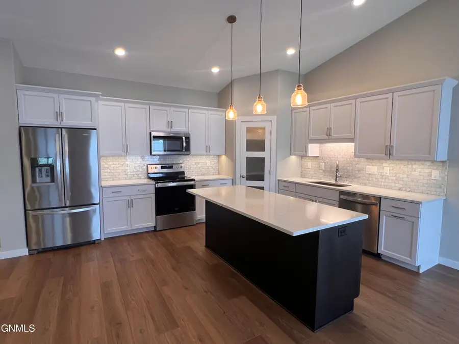 221 Colt Avenue, Bismarck, ND 58503 - #2