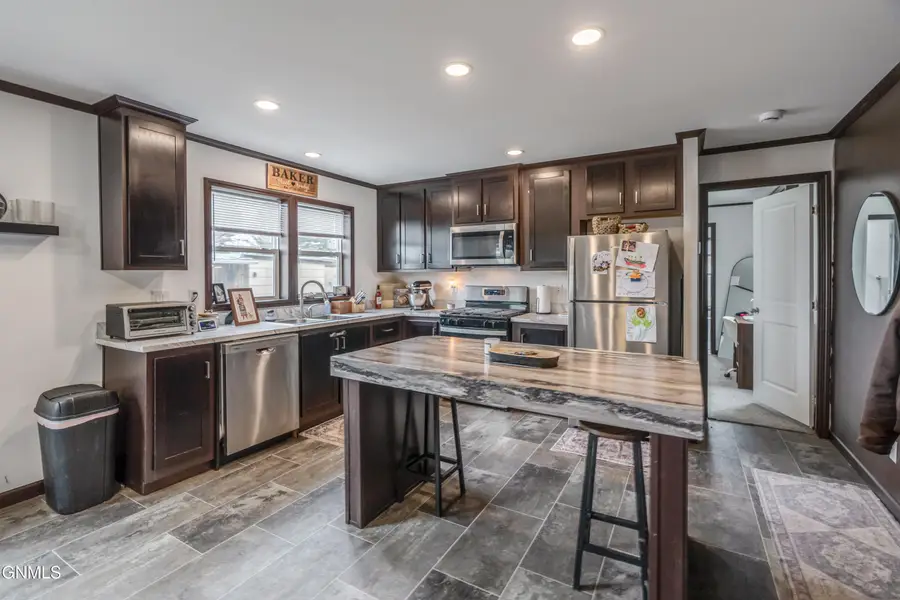 1008 Frontier Trail S, Mandan, ND 58554 - #3