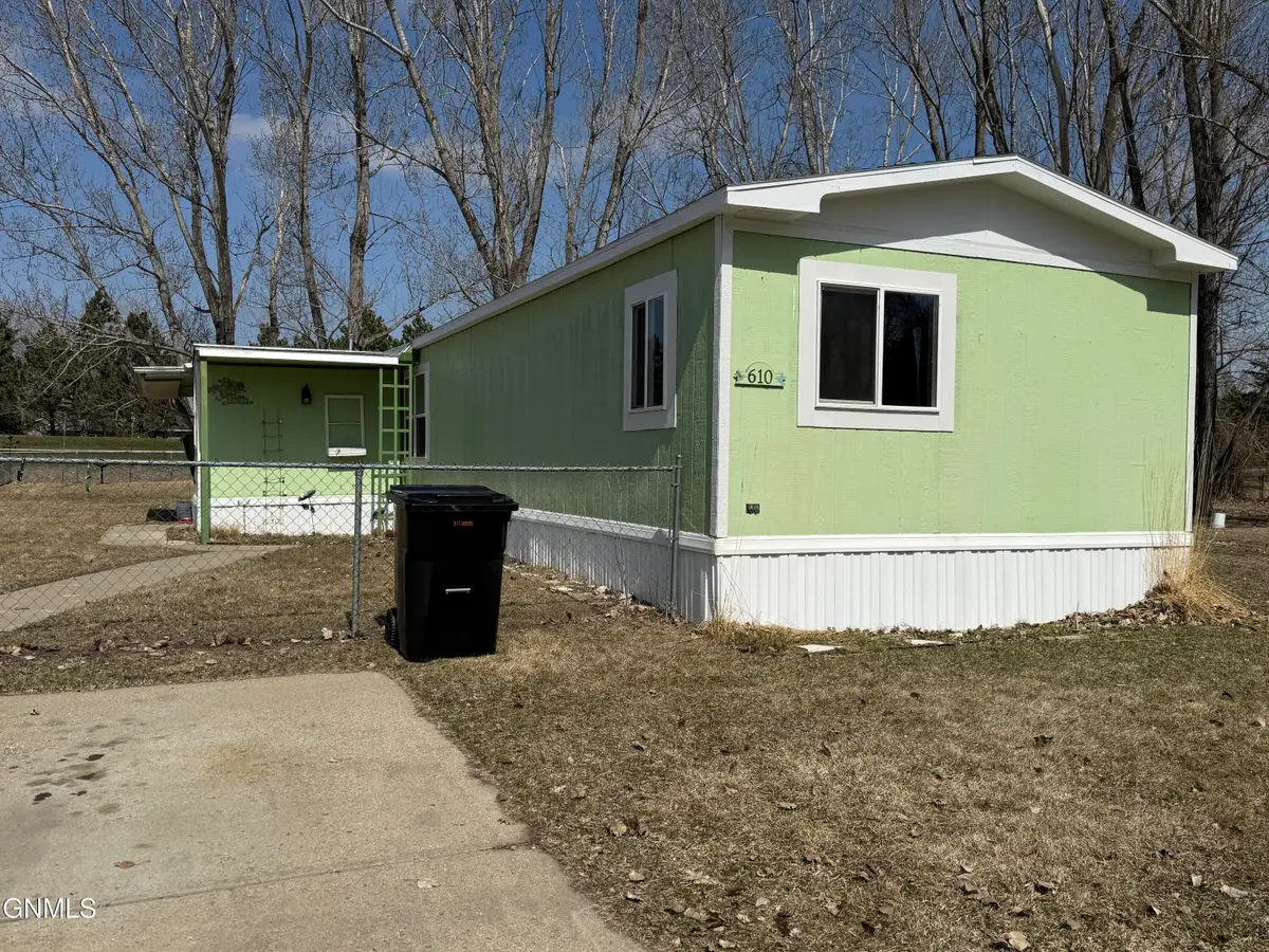 610 Yorkshire Lane, Bismarck, ND 58504 - #1