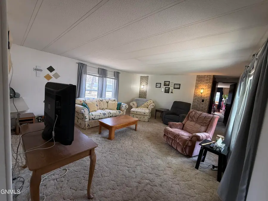 610 Yorkshire Lane, Bismarck, ND 58504 - #2