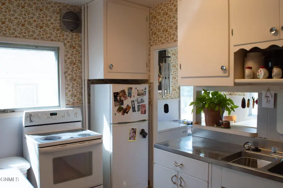 217 Washington Street, Bismarck, ND 58504 - #3